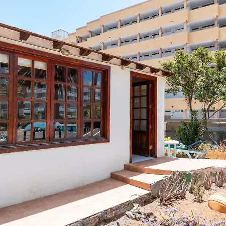 Apartment 101 Bright, Pool View And Air Conditioning