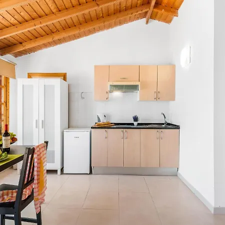 101 Bright, Pool View And Air Conditioning *