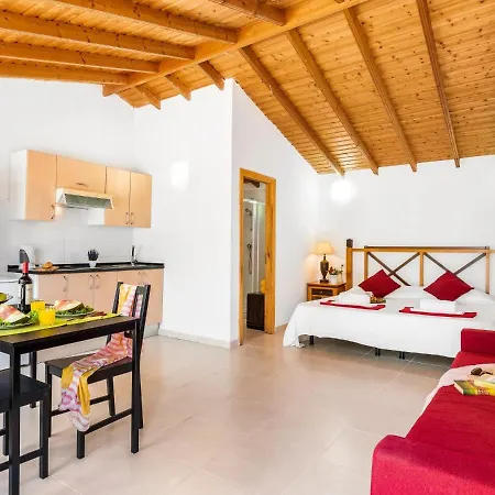 Apartment 101 Bright, Pool View And Air Conditioning Playa de las Americas (Tenerife)