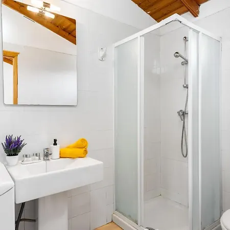 Apartment 101 Bright, Pool View And Air Conditioning *