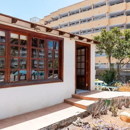Apartment 101 Bright, Pool View And Air Conditioning